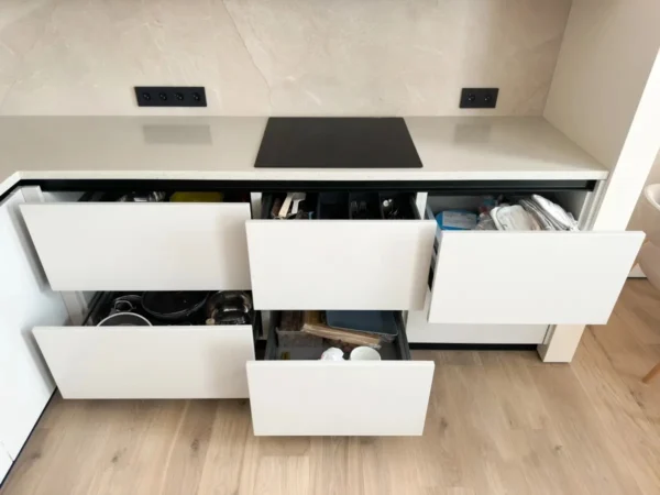 Угловая Кухня БЧ1142: Элегантность и Функциональность для Вашего Дома